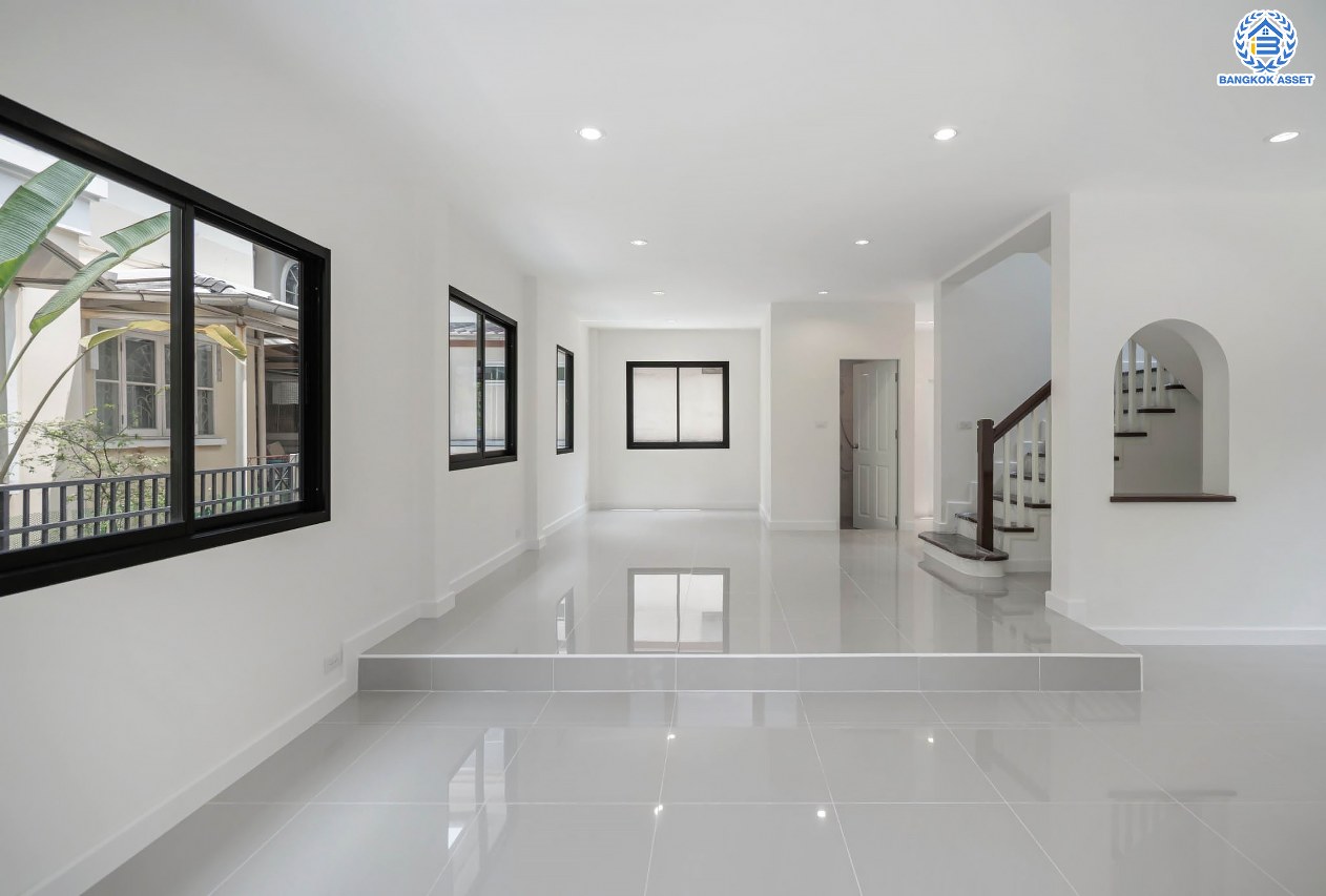 บ้านมือสองตกแต่งใหม่ โครงการ ชัยพฤกษ์ ทวีวัฒนา แบรนด์ LH เนื้อที่ 51 ตร.ว. ตอบโจทย์ทุกการอยู่อาศัย ด้วยฟังก์ชัน 3 ห้องนอน 2 ห้องน้ำ 1 ที่จอดรถ บนทำเลศักยภาพ เชื่อมต่อทางคู่ขนานลอยฟ้าบรมราชชนนี ใกล้ ม.มหิดล และเซ็นทรัลศาลายา